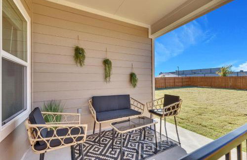 Stylish 4BR Family Home with Game Room and Backyard - Foto 42