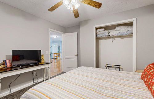 1 Mi to Pickwick Lake! Tranquil Wooded Cabin - Foto 10