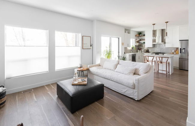 DT 3-lvl Townhouse w Rooftop Patio - Photo 14