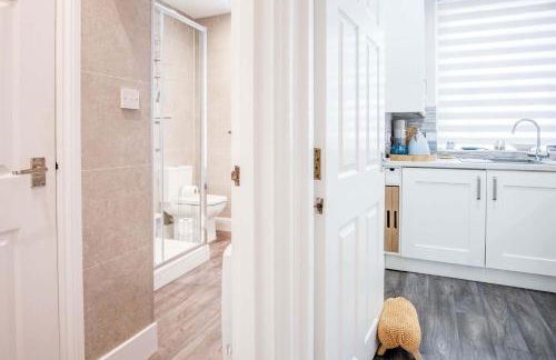 Belle Vue Court - 2 Bedroom Apartment - Tenby - Photo 54