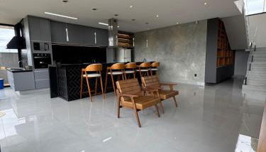 Belo sobrado com piscina aquecida em Ninho Verde 2 - Foto 5