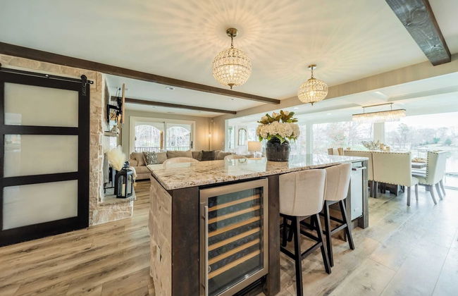 Take it to the Bank! by Avantstay New Pool + Hot Tub Sleeps 16 - Foto 30