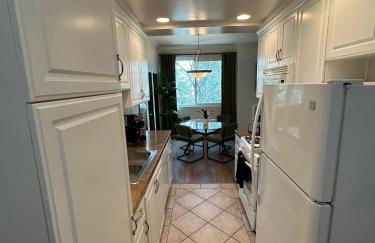 Beverly Hills Midle City 1 br Apt with Parking 202 - Photo 9