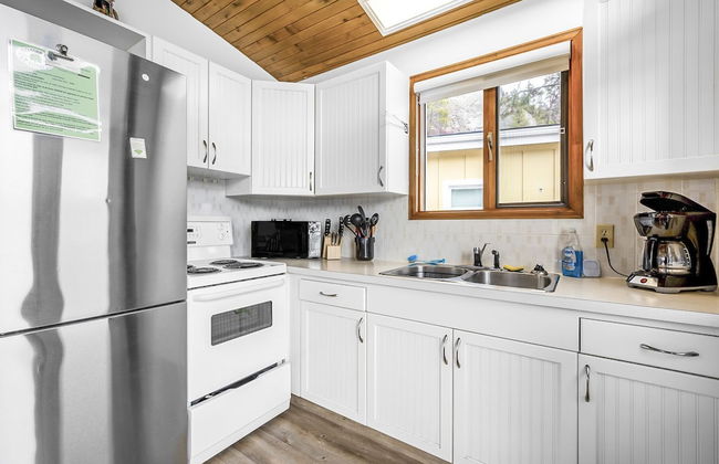 Cozy Cottage by the Lakeshore 4 - Photo 4