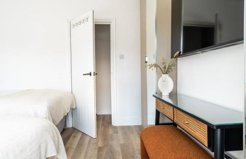 Newly Designed, 2br Apt, 5min from Northwood London Tube Station, NATO HQ, Ideal for Wembley, Warner Studio, Contractors - Foto 47