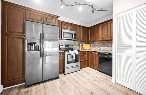 Serene Poolside Getaway Lake Access Parking - Foto 52