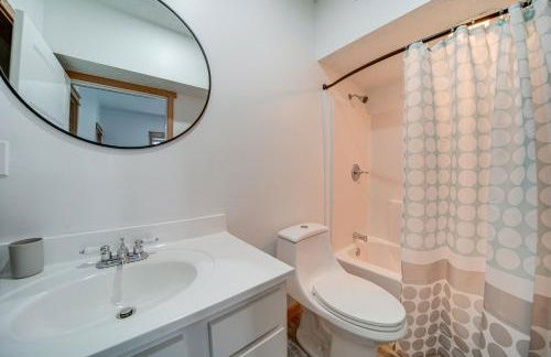 4 Mi to Lake Golf-View Erie Condo with Porch - Foto 13