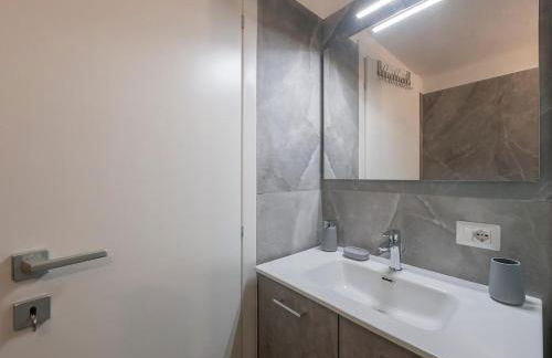 Alpine Retreat Bormio - With WIFI and Smart Tv - Photo 16