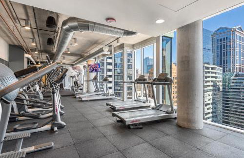 Linea Luxury Living with Indoor Pool and Rooftop Views in The Loop - Photo 6