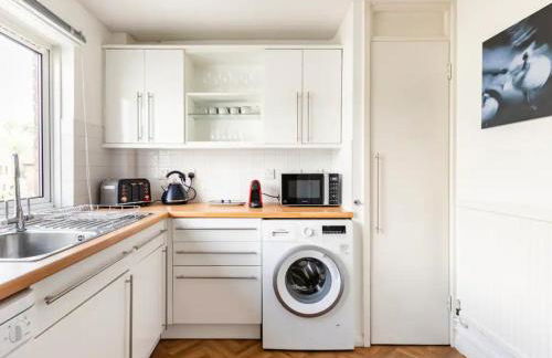 Bright and Spacious Apartment-Unbeatable Location! - Pass the Keys - Foto 8