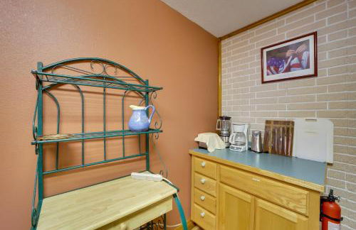 Boat Dock and Fire Pit Sunset Cove Lakefront Gem - Foto 10