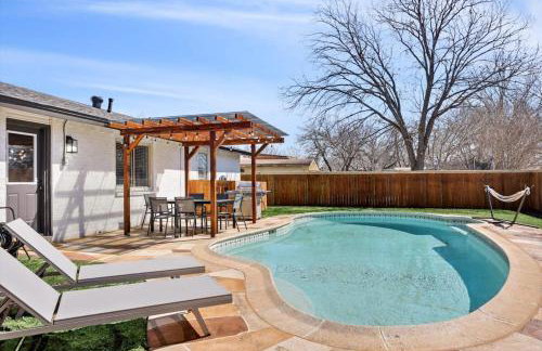 Luxury 4Bed 2Bath Hidden Gem w Backyard Oasis - Foto 29