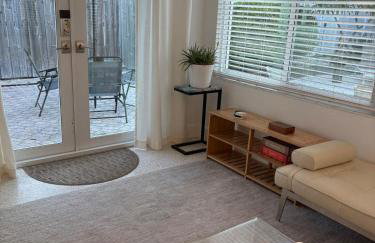 Mid-Century with Outdoor Oasis - Foto 26
