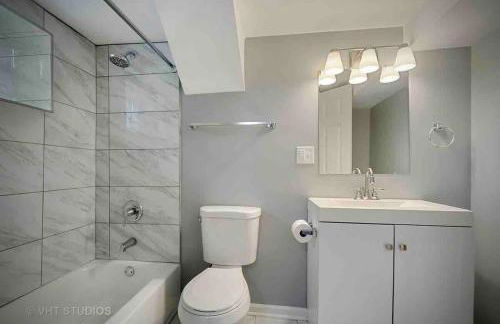 Cozy 4-Bedroom Apartment in Evanston - Foto 33