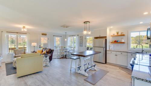 Modern Clarkesville Cottage with Decks and Patio! - Foto 5