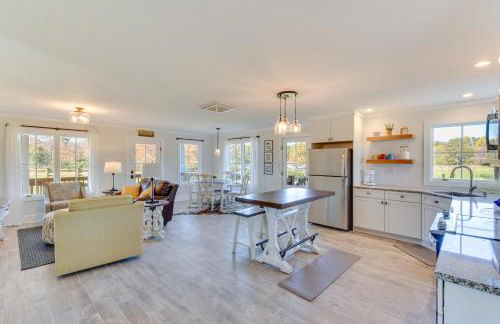 Modern Clarkesville Cottage with Decks and Patio! - Foto 5