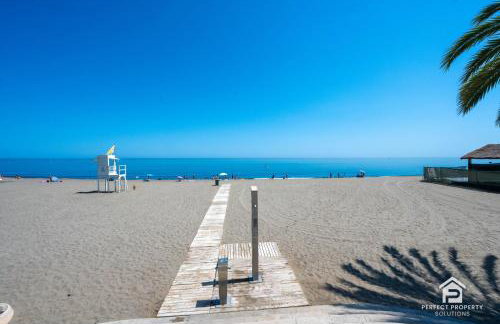 NEW stylish beachside 2BR with pool and garage - Photo 41