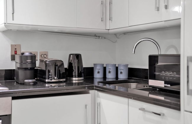 The Hertford Boutique - Photo 29