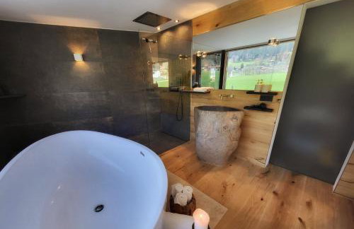 stylische Alpenlounge mit Pool, Blockhaus-Sauna und Jacuzzi für bis zu 12 Personen - Foto 45