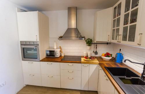 Charming stone house with private pool & jacuzzi - Holiday Home Vera - Photo 15