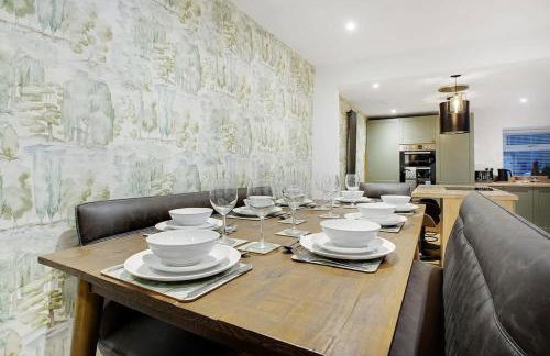 NEW! Luxurious Cottage in Durham by Stay With Us, Ideal for Large Groups & Families, Hot Tub, Sleeps 10! - Foto 25