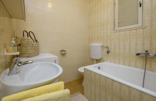 Apartment MARIO - veliki stan za odmor - terasa- vrt - bazen - pogled more, izoliran - Photo 20