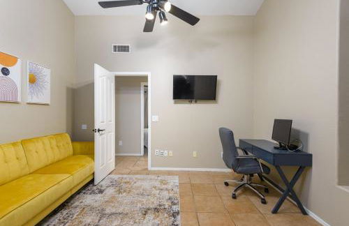 Luxe Desert-Chic 3BR with Heated Pool, Spa, and Grill - Foto 10