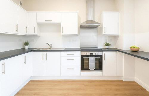 Cozy 2-Bed Ground Floor Flat with Parking - Foto 9