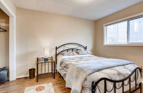 Beautiful 2 Bedroom Unit w/ FAST FREE WIFI - Photo 6