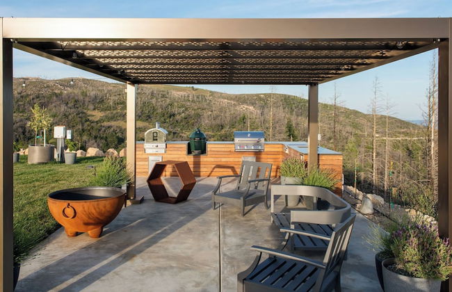 Belleza by Avantstay Hilltop Mansion w/ Pool, Panoramic Views & Ultra Modern Interior - Photo 49