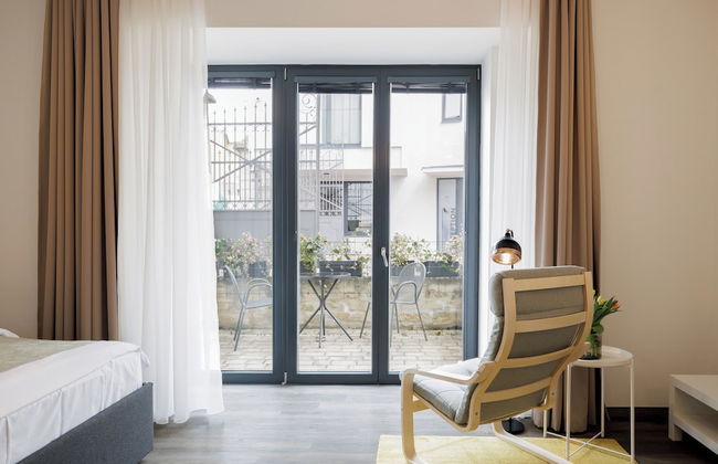 River Apartments - Photo 9