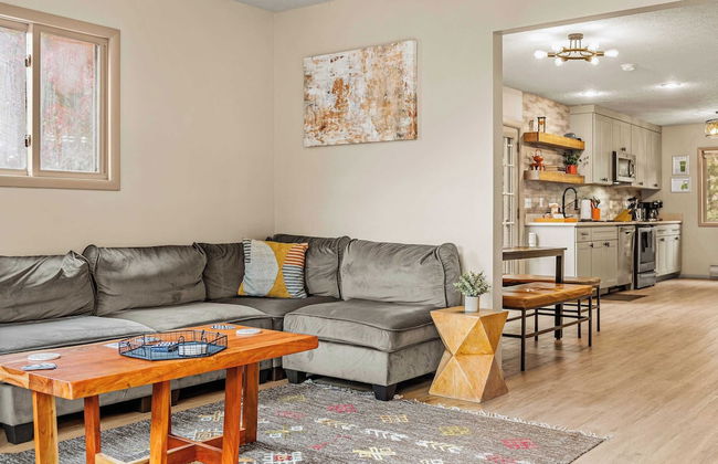 Emerald Bluff by Avantstay Lake Views, Deck, Fire Pit, Game Room - Photo 21