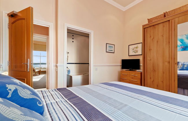 7 South Beach Court - Sea Front Apartment With Spectacular Sea Views - Photo 43