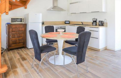 Amazing Home In Runan With Wifi - Photo 4