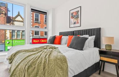2BR Apartment with Sofa bed I Prime Town Centre Location I Gold St D-Lux, Modern Amenities, Walk to Train, Bus Stations, Shops & Cafés I Leisure and Business Stays Welcome - Foto 46