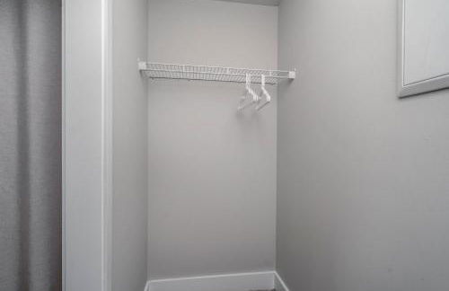 Fourth & River - Top-Floor condo with River Views - 3 King Suites - Foto 17