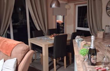 Redwood lodge with luxury hot tub at Three lochs holiday park - Foto 22