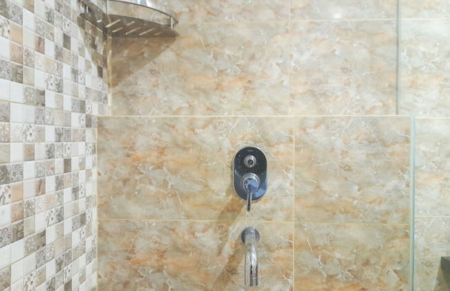 Tranquil And Modern Studio At Mataram City Apartment - Foto 11