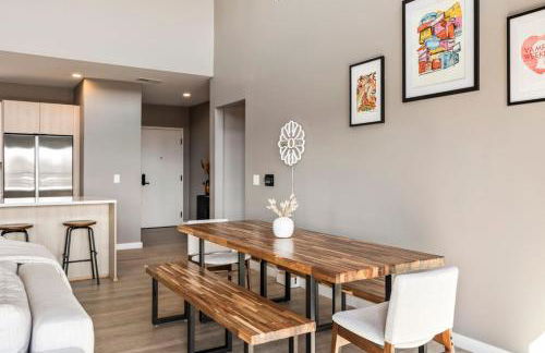 Penthouse Luxury with Pool Patio and City View plus Walk to Broadway - Foto 32