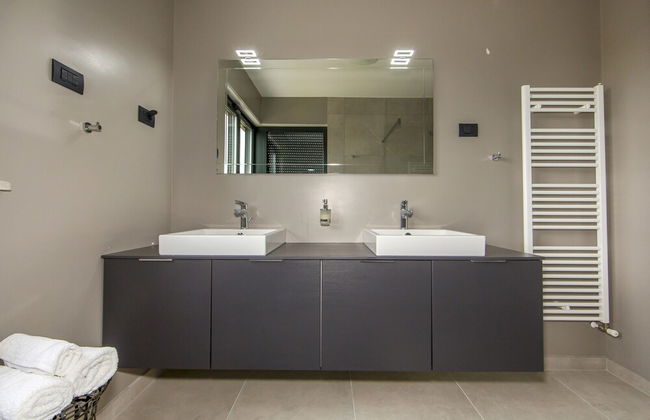 Spacious Villa With Private Pool and Jacuzzi in Porec - Foto 3