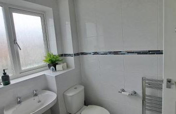 Generous 3 bed in the heart of the village - Foto 24