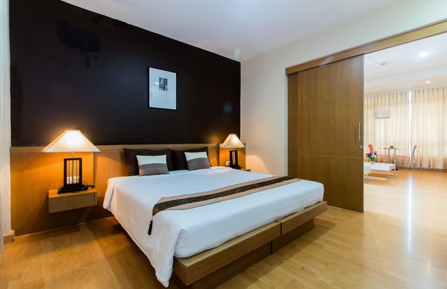 Silom convent garden - Photo 31