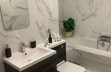 Southend Apartment With Parking, Private Garden and Beach Side Location - Foto 37