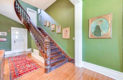 Ornate Victorian Home with Courtyard and Fire Pit! - Foto 18