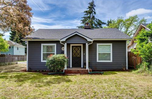 Charming 2 bedroom house 1 mile from U of O - Photo 1