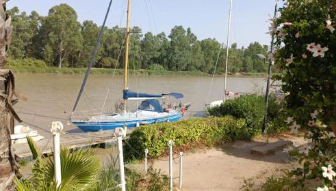 Tu casa flotante en Sevilla! Barco en alquiler en el Guadalquivir - Foto 2