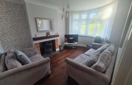 L & J Escapes - 8 Bedrooms suitable for Contractors and Families- Private parking available for 6 vehicles - Foto 27