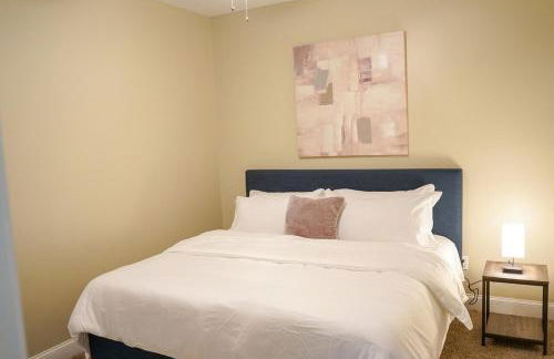 Cozy 3BR 2BA Retreat, Fast Wi-Fi, Free Parking -A- - Foto 8