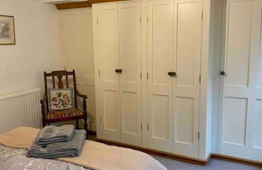 Stunning 2 Bedroom Flat in a Central Location - Photo 11