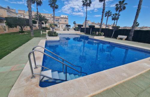 Tranquil Bungalow Retreat - Photo 32